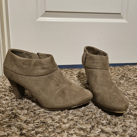 Heeled booties - Picture 1 of 2